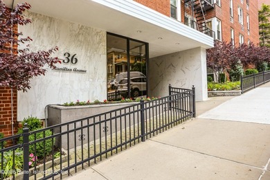 *Beautiful apartment and building with great amenities, located - photo 2