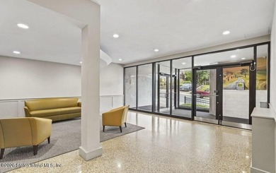 *Beautiful apartment and building with great amenities, located - photo 3