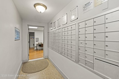 *Beautiful apartment and building with great amenities, located - photo 4