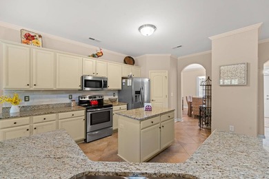 Welcome home to this lovely and spacious 5/bedroom, 3/bath - photo 7