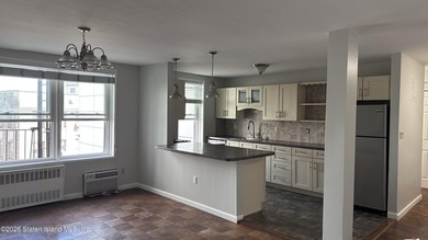 *Beautiful apartment and building with great amenities, located - photo 8