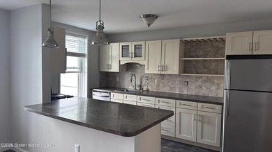 *Beautiful apartment and building with great amenities, located - photo 9
