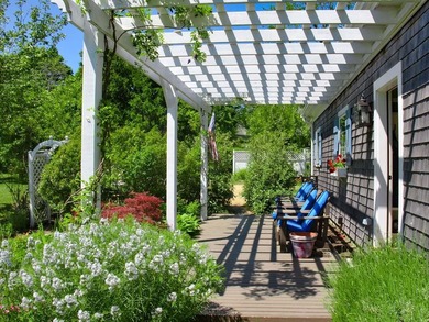 Downtown Vineyard Haven with Harbor Views. Positioned between - photo 4