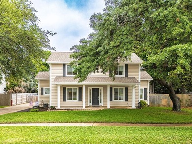 Remarks: Meticulously maintained home with original owners! This - photo 1
