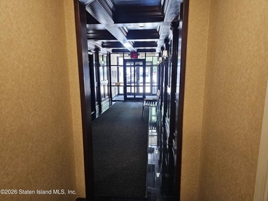 Convenient location. Lovely Condo with a nice layout! Over 1100 - photo 2
