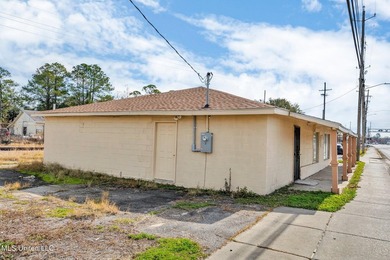 A versatile commercial property nestled in a high-traffic area - photo 3