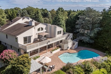 Escape into this secluded Hamptons south of the highway, West - photo 3