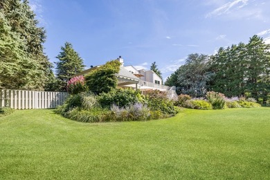 Escape into this secluded Hamptons south of the highway, West - photo 7