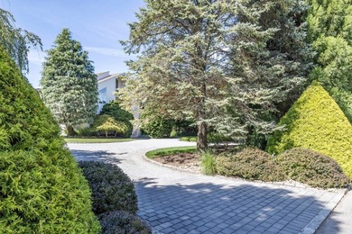 Escape into this secluded Hamptons south of the highway, West - photo 10