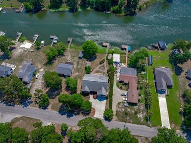 Stunning waterfront retreat in the desirable Frierson - photo 2