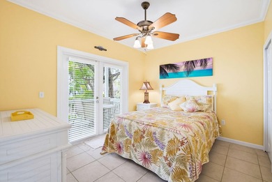 Stunning 3 bed, 3 bath town home overlooking the pool with - photo 15