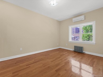 First time on the market. Move-in ready brick single-family home - photo 15