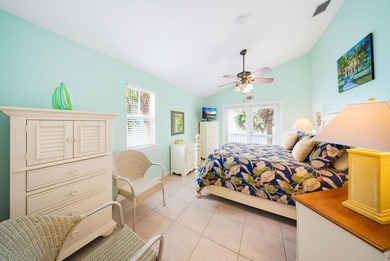 Stunning 3 bed, 3 bath town home overlooking the pool with - photo 22