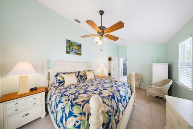 Stunning 3 bed, 3 bath town home overlooking the pool with - photo 23