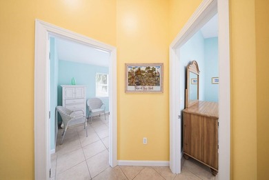 Stunning 3 bed, 3 bath town home overlooking the pool with - photo 27