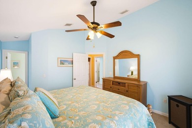Stunning 3 bed, 3 bath town home overlooking the pool with - photo 29