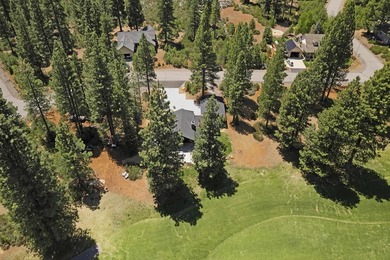 Modern mountain living meets golf course serenity in this - photo 45