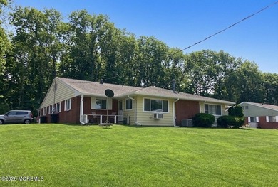 Cedar Glen West Co-Op 55+Charming 1 bed, 1 bath home in - photo 2
