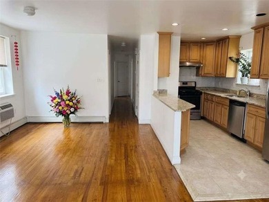 Welcome to this beautifully maintained condominium in the heart - photo 3