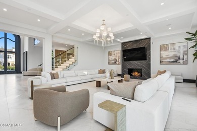 THE premier trophy estate with a prime location in the ultra - photo 7