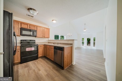 Fresh paint, move-in ready condition, and a low-maintenance - photo 12