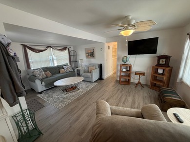 TURNKEY! LOT RENT ONLY 1060 a month, includes water, sewer - photo 13