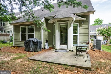 Fresh paint, move-in ready condition, and a low-maintenance - photo 15