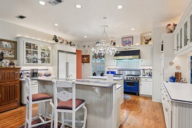 Timeless charm meets everyday functionality in this stately home - photo 4