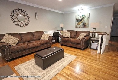 AMAZING OPPORTUNITY TO OWN THIS STUNNNING HOME! Step into this - photo 7