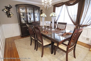 AMAZING OPPORTUNITY TO OWN THIS STUNNNING HOME! Step into this - photo 8