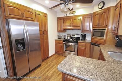 AMAZING OPPORTUNITY TO OWN THIS STUNNNING HOME! Step into this - photo 10