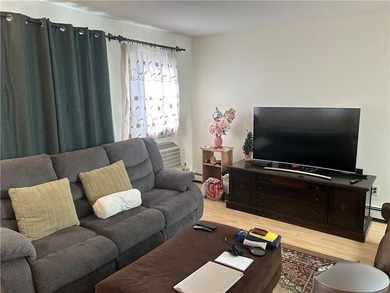 LARGE 4 BEDROOM/2 BATH CONDO WITH UPDATED EAT-IN KITCHEN W/ - photo 8