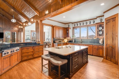Windy Hill Lodge is an extraordinary mountain retreat set on 6.3 - photo 10