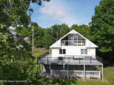This beautiful move in ready lakeview home sits on a private - photo 2