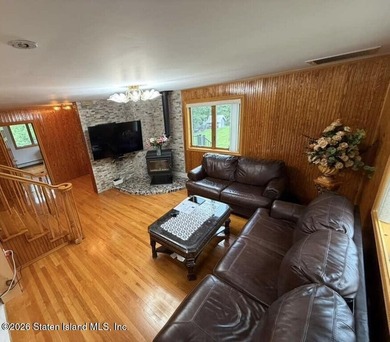 This beautiful move in ready lakeview home sits on a private - photo 7