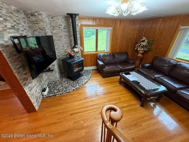 This beautiful move in ready lakeview home sits on a private - photo 8