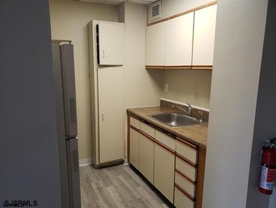 Fabuous 1 Bedroom unit on 7th floor.  Perfect for a quick