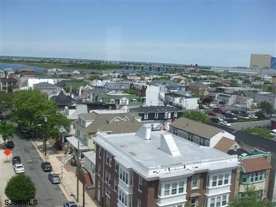 Fabuous 1 Bedroom unit on 7th floor.  Perfect for a quick