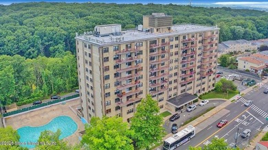 A DECENT SIZE ONE BEDROOM WITH AMPLE CLOSETS FOR THE GREAT PRICE - photo 2
