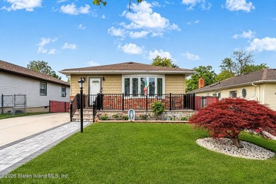Located on a beautiful tree lined street in the heart of Oakwood - photo 1