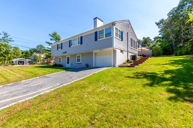 Renovated 2023 4 bedrooms/2 bath raised ranch with deed beach - photo 1