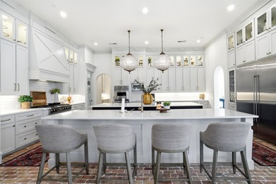 Luxury Living Redefined on a One-Acre Estate Completely - photo 11