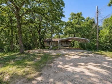 3 bed, 2 bath home offering 1,696 sq ft in Gun Barrel City - photo 3