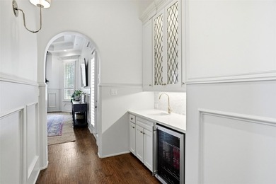 Luxury Living Redefined on a One-Acre Estate Completely - photo 17