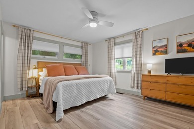 A quiet ranch wrapped in mature trees, soft natural light, and a - photo 21
