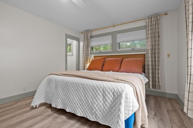A quiet ranch wrapped in mature trees, soft natural light, and a - photo 22