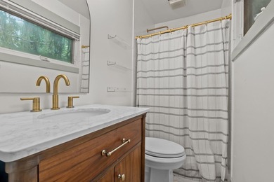 A quiet ranch wrapped in mature trees, soft natural light, and a - photo 23