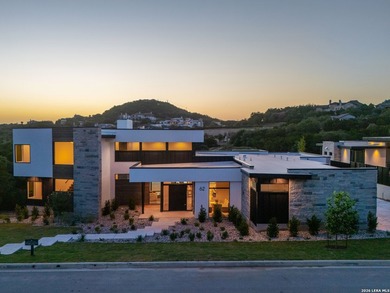 Experience contemporary luxury in this exceptional move-in-ready - photo 3