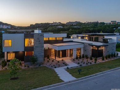 Experience contemporary luxury in this exceptional move-in-ready - photo 4