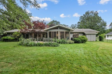 A quiet ranch wrapped in mature trees, soft natural light, and a - photo 29